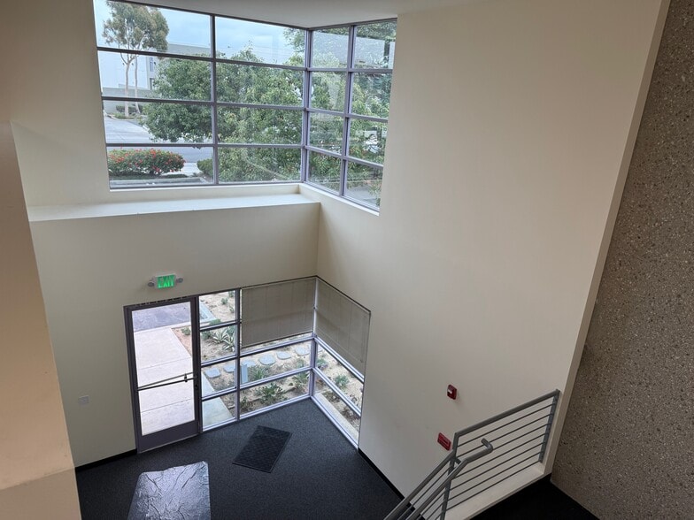 1201 Maulhardt Ave, Oxnard, CA for lease - Building Photo - Image 2 of 20