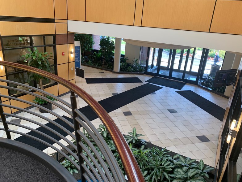 6400 Main St, Williamsville, NY à louer - Photo du bâtiment - Image 3 de 4