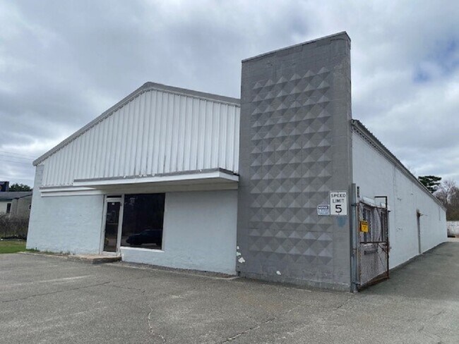 Plus de détails pour 92 Londonderry Tpke, Manchester, NH - Bureau/Commerce de détail, Industriel à louer