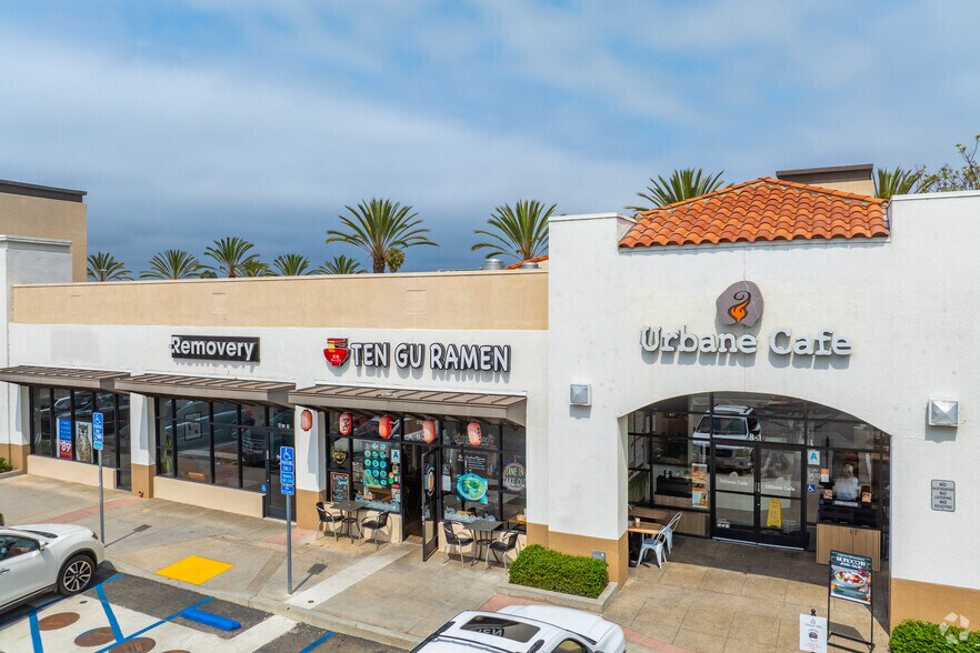 2110-2178 Vista Way, Oceanside, CA à louer - Photo du bâtiment - Image 2 de 7