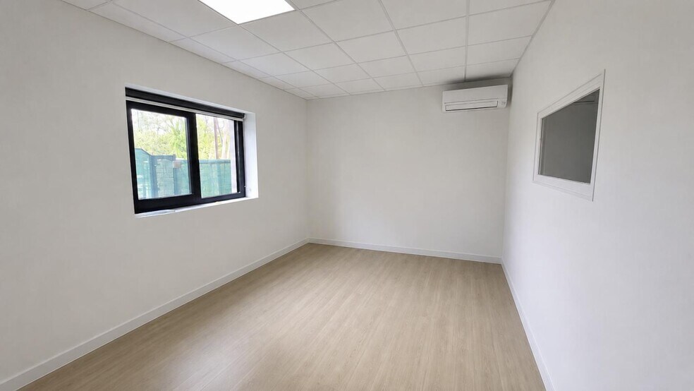 Flex dans La Crau à louer - Photo du bâtiment - Image 3 de 9