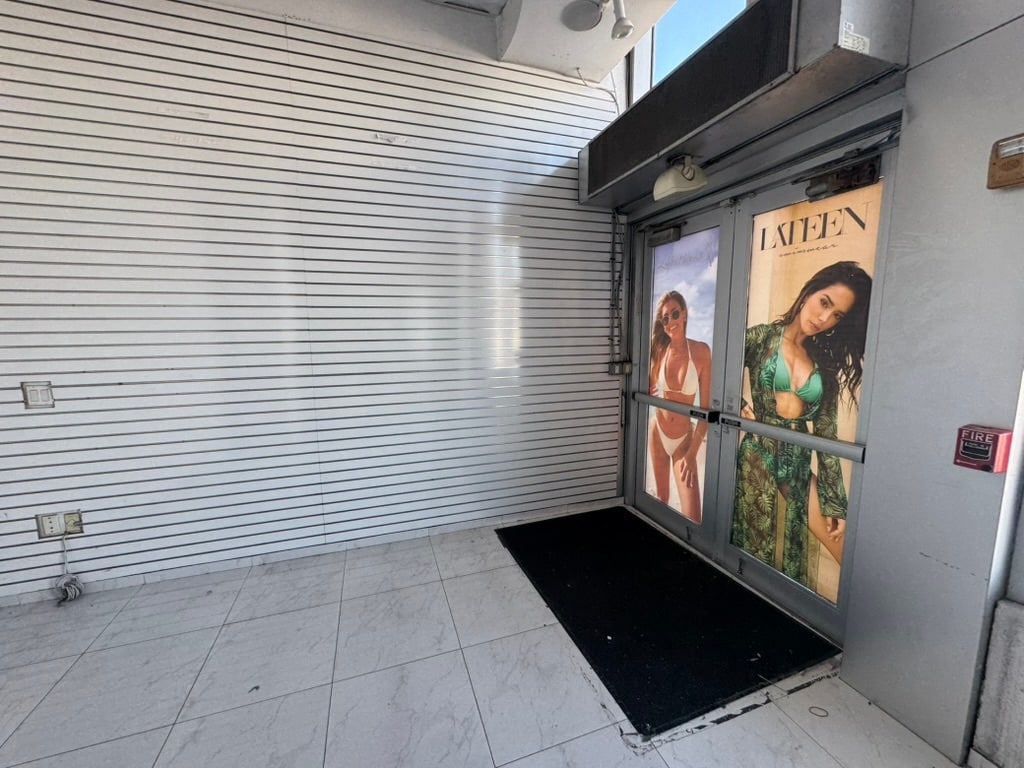 1437 Collins Ave, Miami Beach, FL for lease Interior Photo- Image 1 of 6