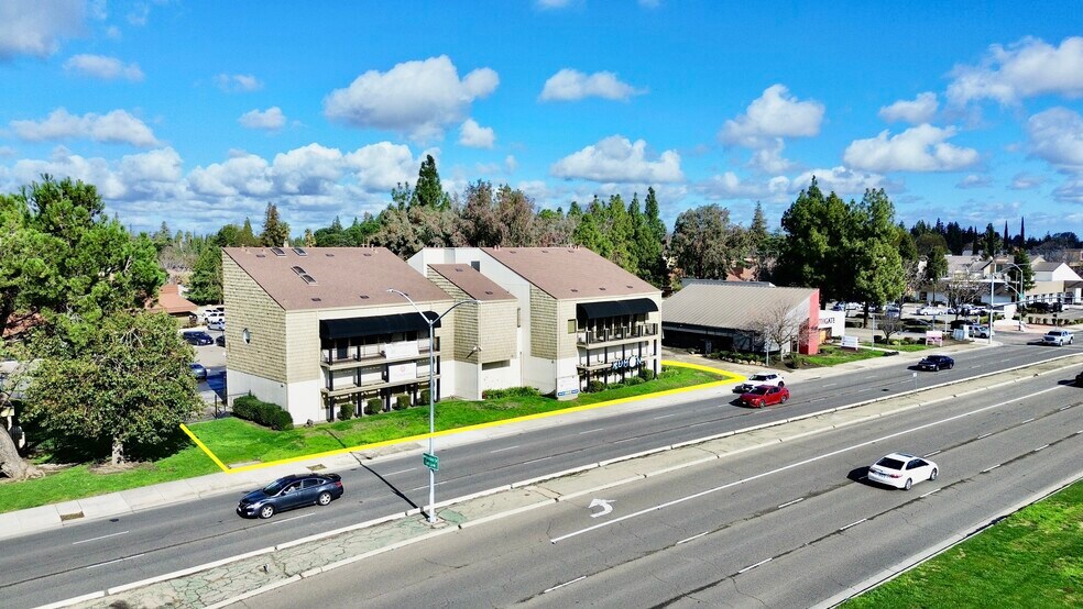 1625 W March Ln, Stockton, CA à louer - Photo du bâtiment - Image 2 de 8