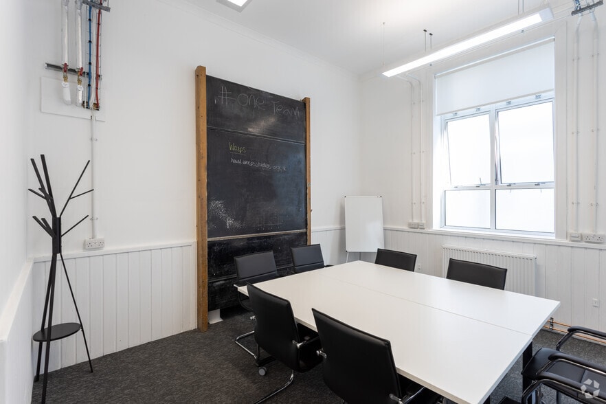 Stormont St, Perth for lease - Interior Photo - Image 3 of 20