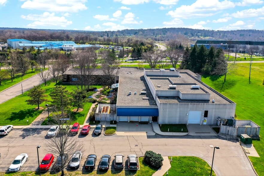 1875 Founders Dr, Dayton, OH for sale - Building Photo - Image 3 of 30