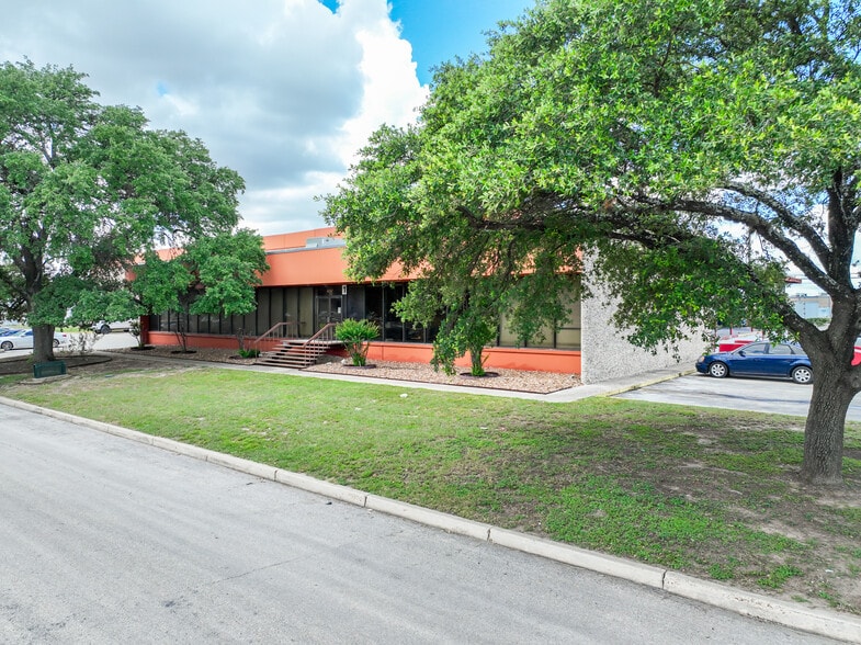 4267 Dividend Rd, San Antonio, TX for sale - Building Photo - Image 3 of 15