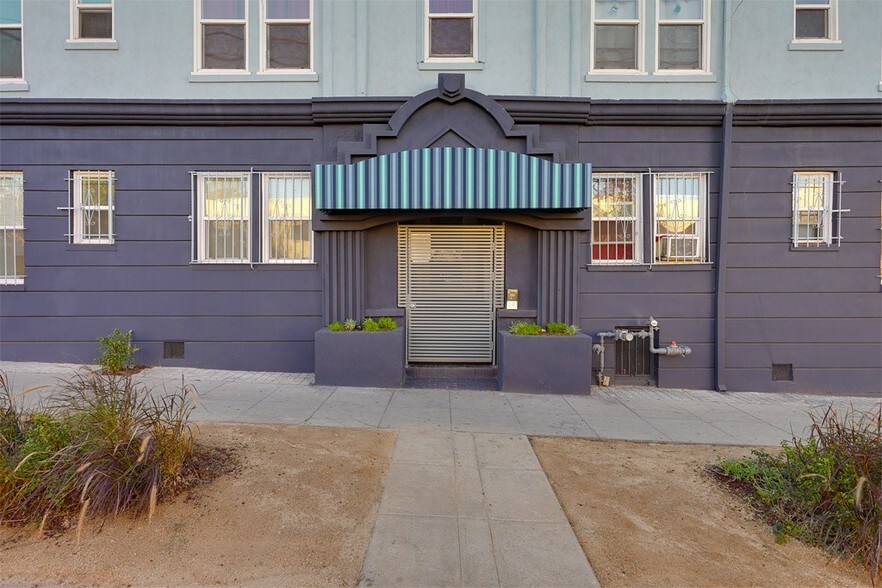 4108 Marathon St, Los Angeles, CA à vendre - Photo du bâtiment - Image 2 de 12