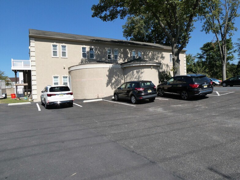 335 Evesham Ave, Lawnside, NJ à louer - Photo du bâtiment - Image 2 de 13