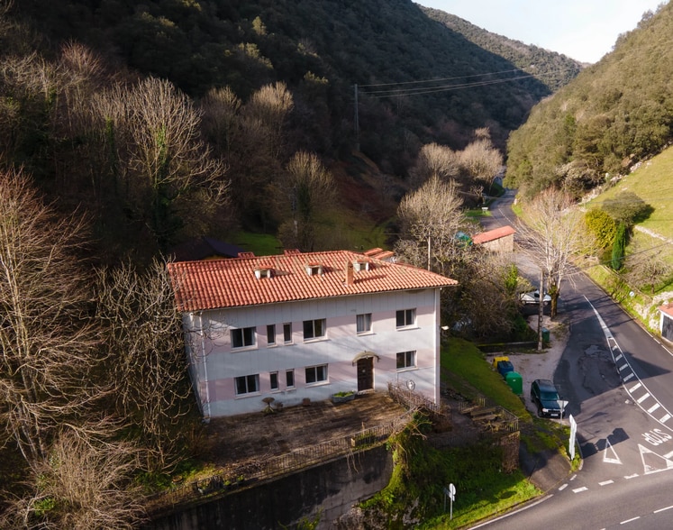 Km 45 Carretera Panes-Cangas de Onis, Peñamellera Alta, Asturias for sale - Primary Photo - Image 1 of 4