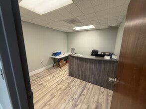 911 S 8th St, Fernandina Beach, FL for lease Interior Photo- Image 2 of 12
