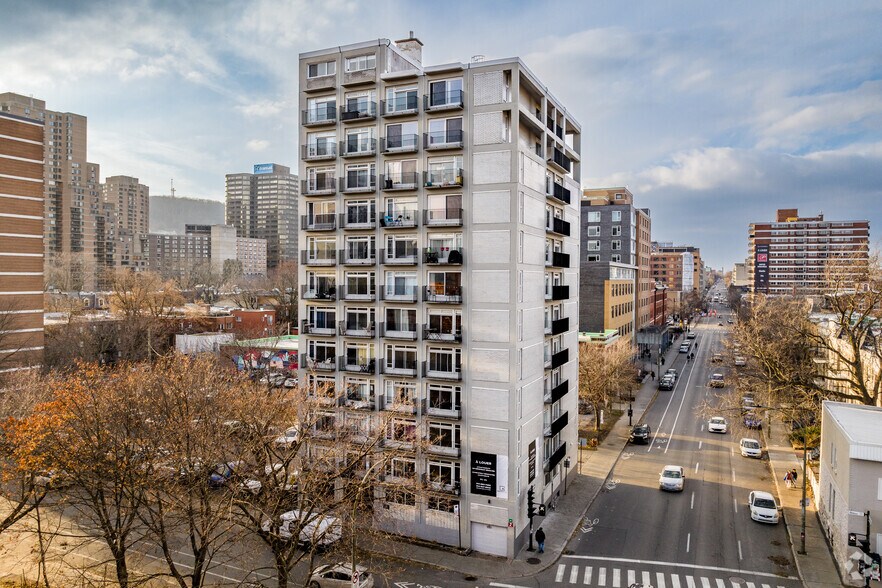 105 Rue Milton, Montréal, QC à vendre - Photo du bâtiment - Image 1 de 28