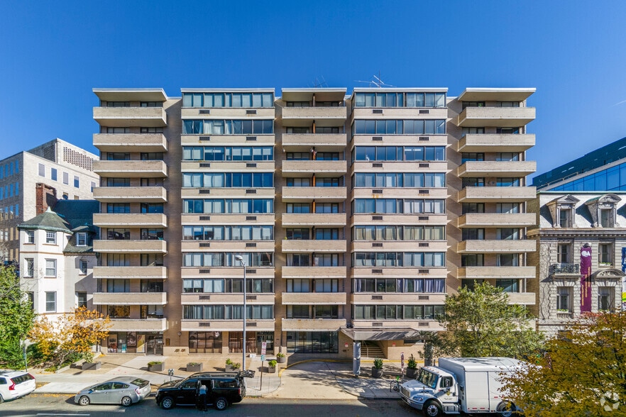 1325-1327 18th St NW, Washington, DC à vendre - Photo du bâtiment - Image 2 de 8
