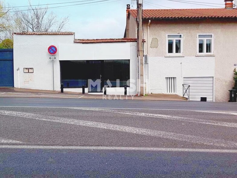 Retail in Tassin-la-Demi-Lune for lease - Building Photo - Image 1 of 4