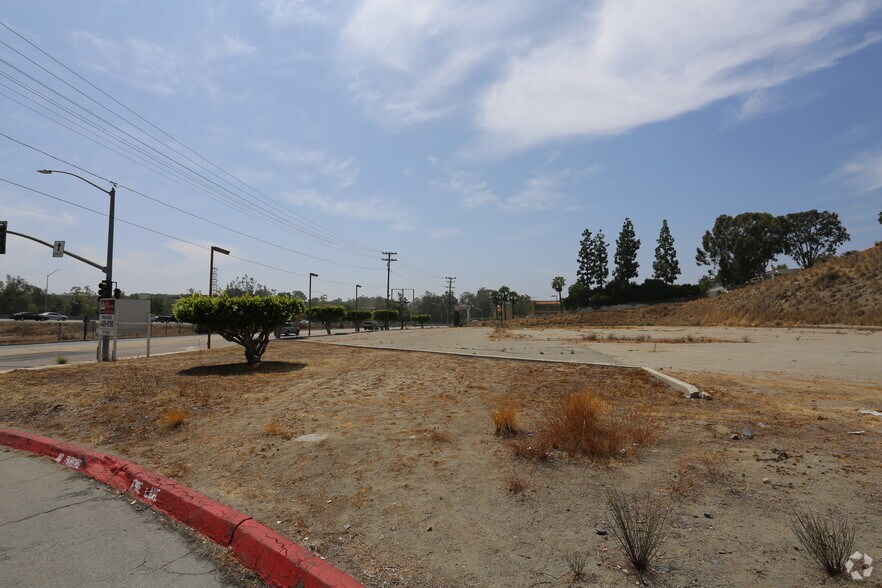 707 W Vista Way, Vista, CA à louer - Photo du bâtiment - Image 3 de 5