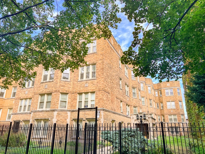 2050 W Fargo Ave, Chicago, IL for sale - Primary Photo - Image 1 of 5