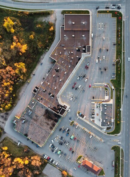 625 Trunk Rd, Sault Ste Marie, ON à louer - Photo du bâtiment - Image 2 de 4