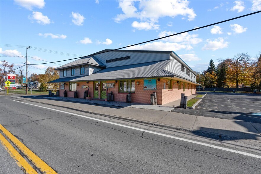 1424 Main St, Sylvan Beach, NY à vendre - Photo intérieure - Image 3 de 55