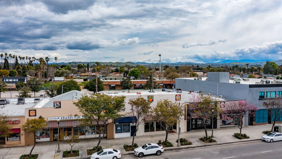 9468-9472 Magnolia Ave, Riverside, CA for lease - Building Photo - Image 2 of 16