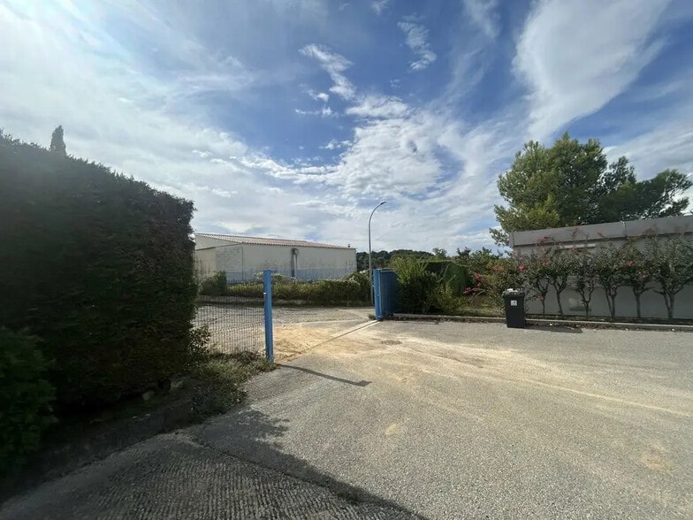 Terrain dans Bagnols-sur-Cèze à vendre - Photo du bâtiment - Image 2 de 8