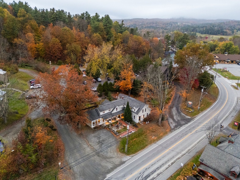 299 Mountain Rd, Stowe, VT à vendre - Photo du bâtiment - Image 2 de 13