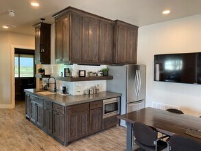 105 McBar Dr, Jarrell, TX for lease Interior Photo- Image 2 of 9