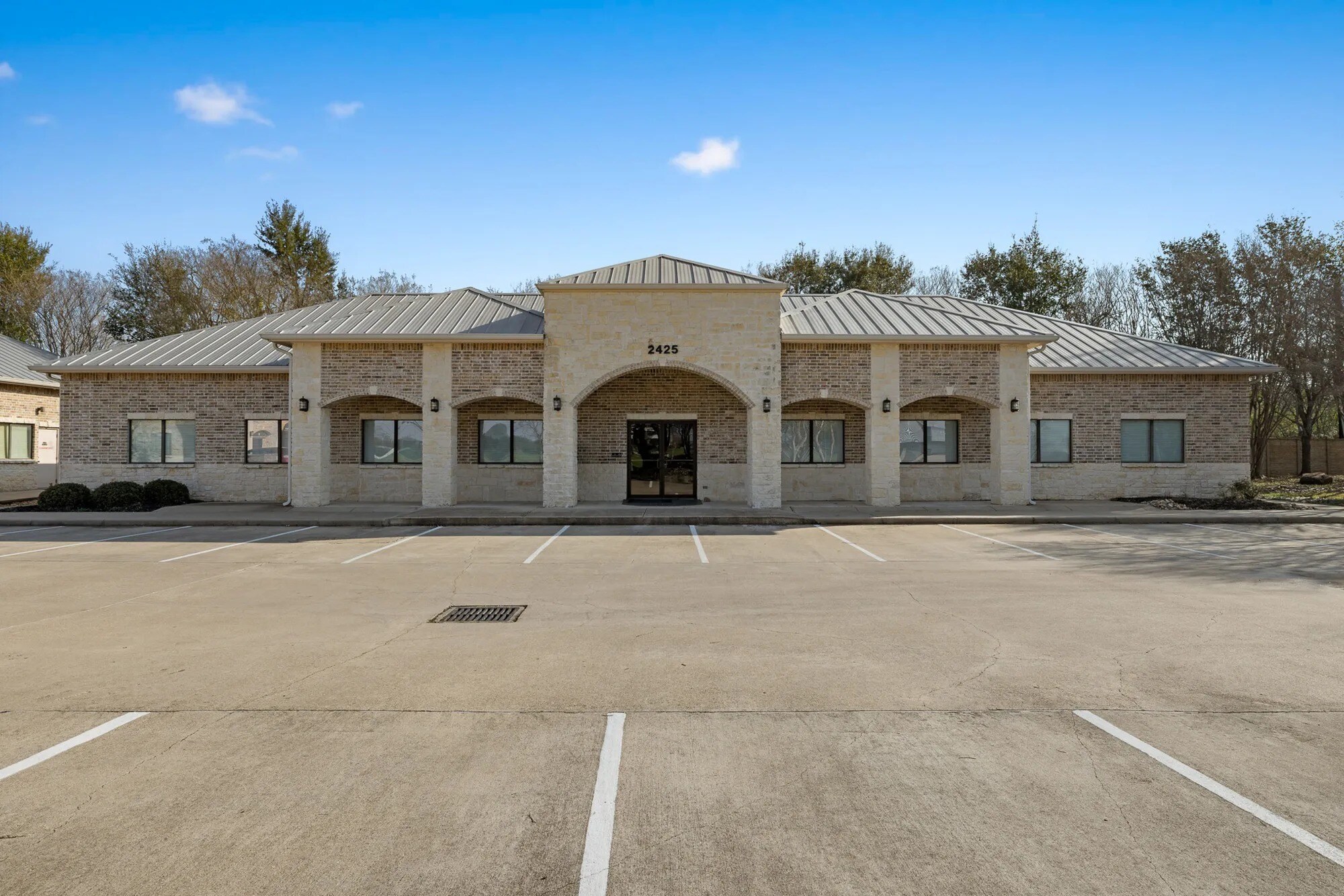 2425 Earl Rudder Fwy S, College Station, TX for lease Building Photo- Image 1 of 11