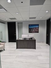 18167 US Highway 19 N, Clearwater, FL à louer Photo intérieure- Image 1 de 12