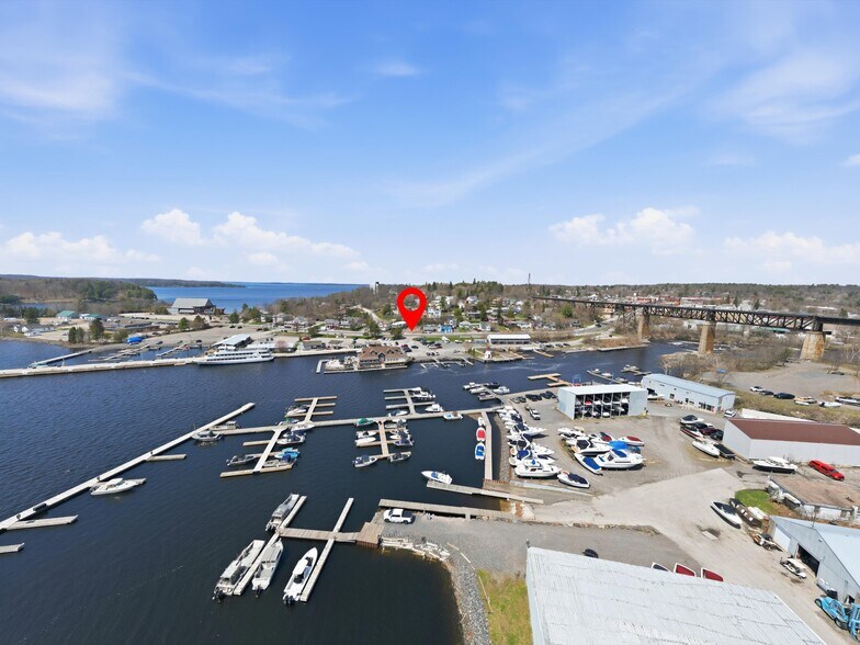 22 Bay St, Parry Sound, ON à vendre - Photo du bâtiment - Image 2 de 16