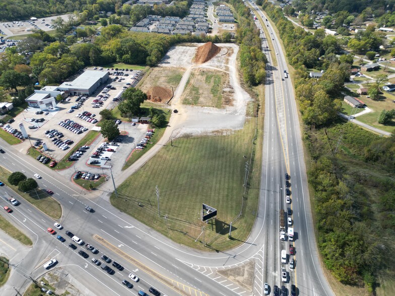 1101 Nashville Hwy, Columbia, TN for sale - Building Photo - Image 2 of 6
