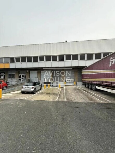 Flex in Rosny-sous-Bois for lease - Building Photo - Image 1 of 5