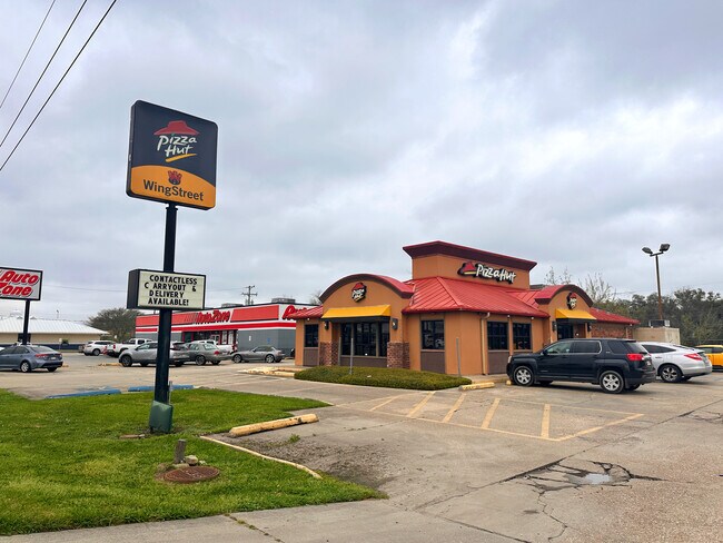 More details for 635 E Admiral Doyle Dr, New Iberia, LA - Retail for Sale