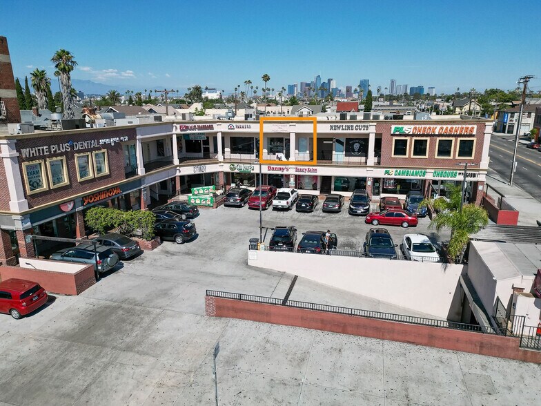 1570 S Western Ave, Los Angeles, CA à louer - Photo du bâtiment - Image 2 de 12