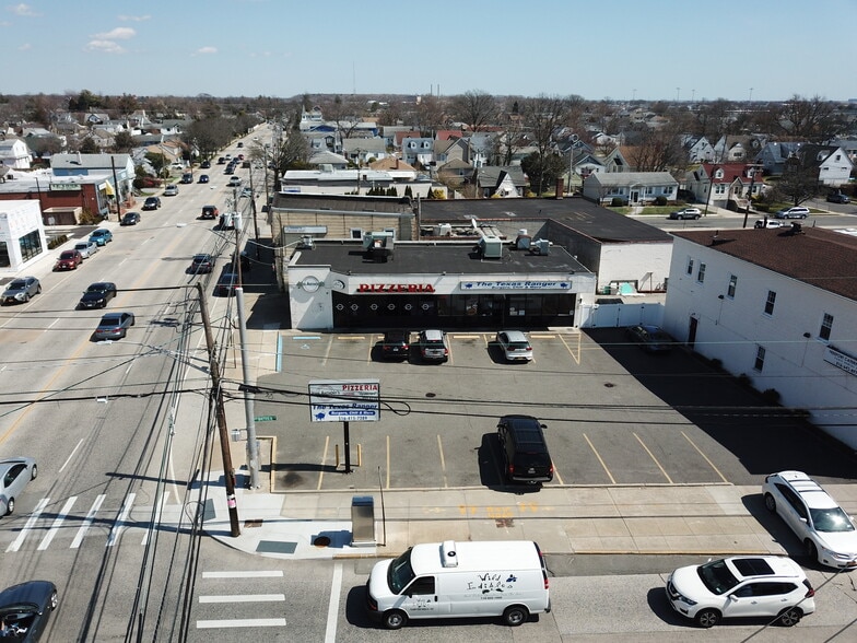 365 Atlantic Ave, Freeport, NY for sale - Primary Photo - Image 1 of 51