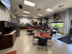 6001 W Van Horn Tavern Rd, Columbia, MO for lease Interior Photo- Image 2 of 4