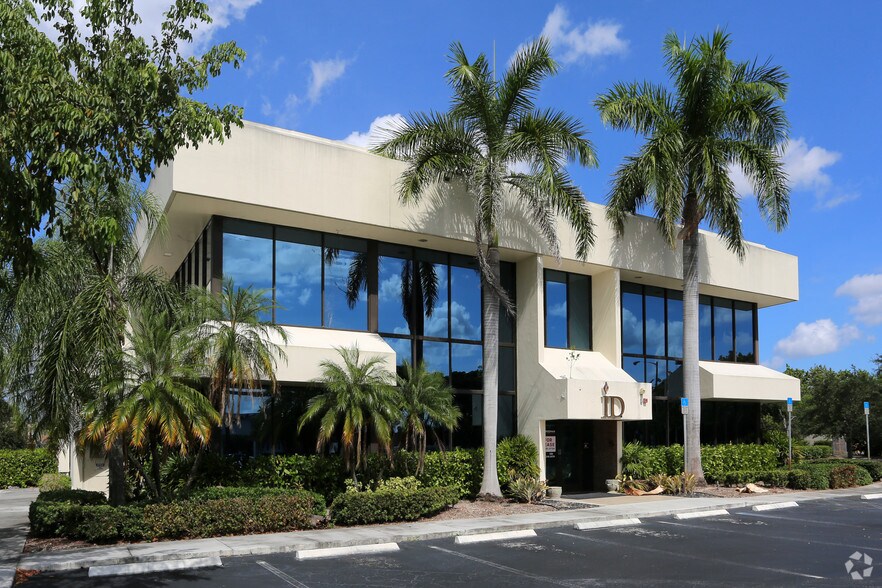 10251 W Oakland Park Blvd, Sunrise, FL à louer - Photo du bâtiment - Image 2 de 5