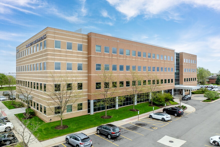 1600 N Randall Rd, Elgin, IL for lease - Building Photo - Image 3 of 14