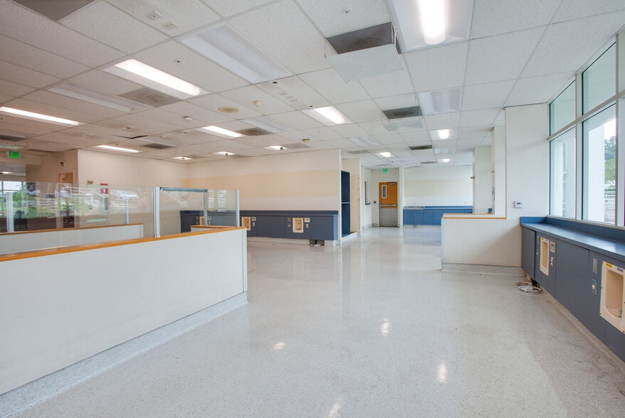 14901 Rinaldi St, Mission Hills, CA for lease - Interior Photo - Image 2 of 8