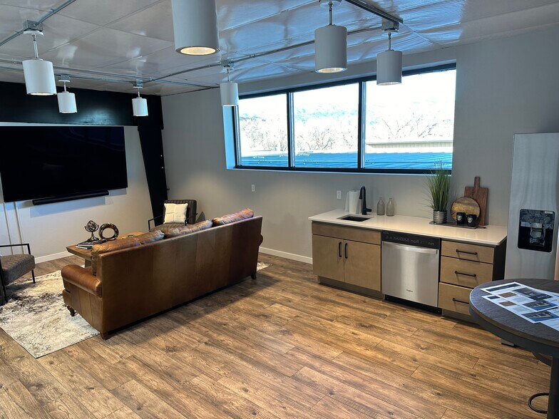 2275 Busch Ave, Colorado Springs, CO for lease - Interior Photo - Image 3 of 7