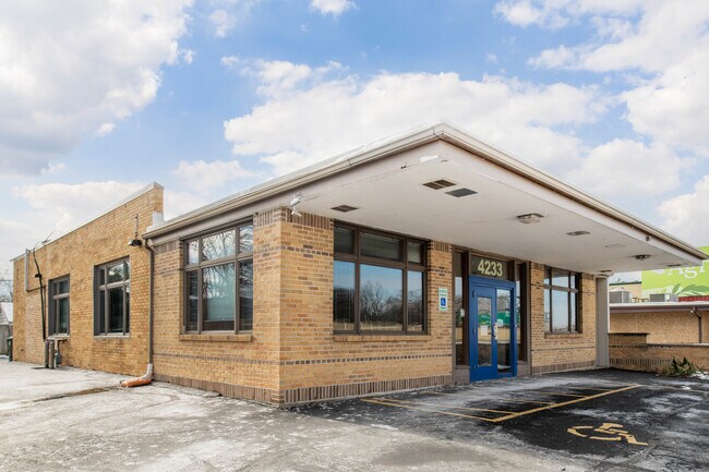 More details for 4233 W Beltline Hwy, Madison, WI - Retail for Sale