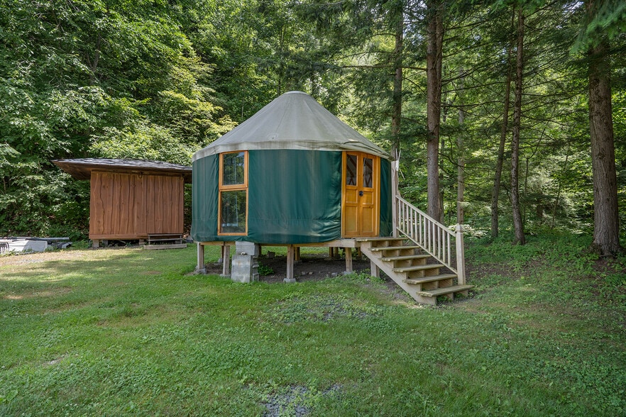 213 Fiddlers Elbow Rd, Greenwich, NY for sale - Building Photo - Image 2 of 15