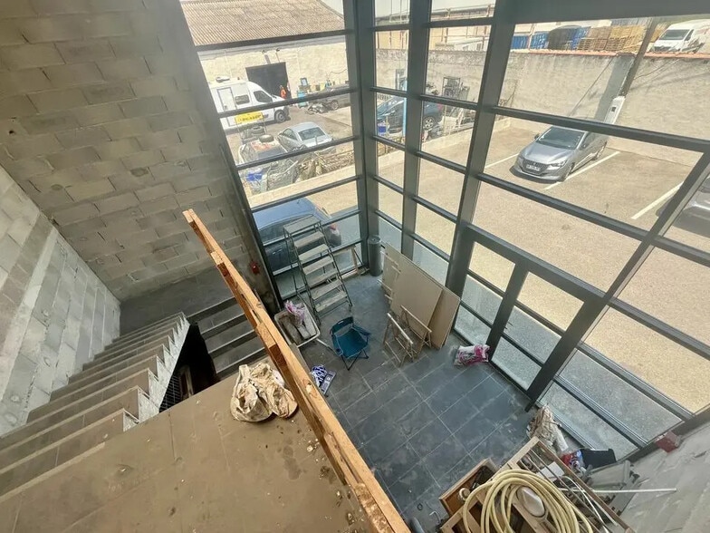 Office in Istres for lease - Interior Photo - Image 2 of 6