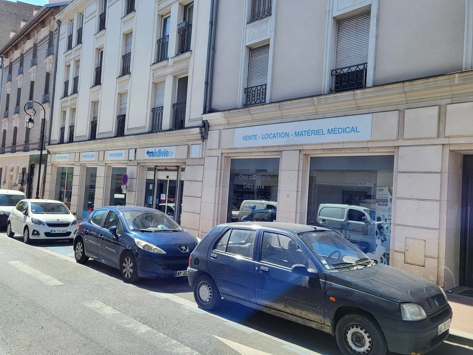 Commerce de détail dans Clamart à louer Photo du bâtiment- Image 1 de 4