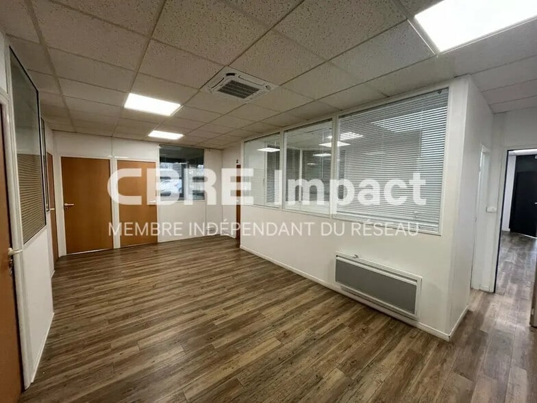 Office in Reims for lease - Interior Photo - Image 3 of 11