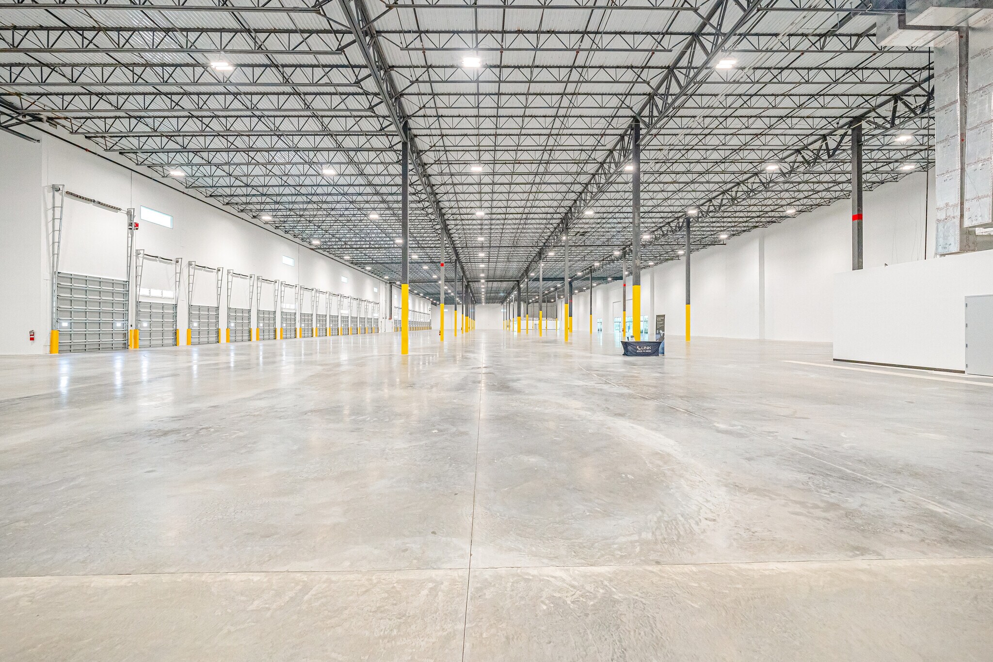 8130 NW 74th St, Medley, FL for lease Interior Photo- Image 1 of 3