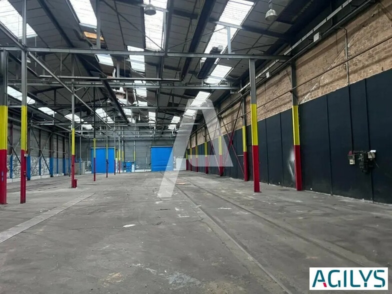 Flex in Corbeil-Essonnes for lease - Interior Photo - Image 3 of 4