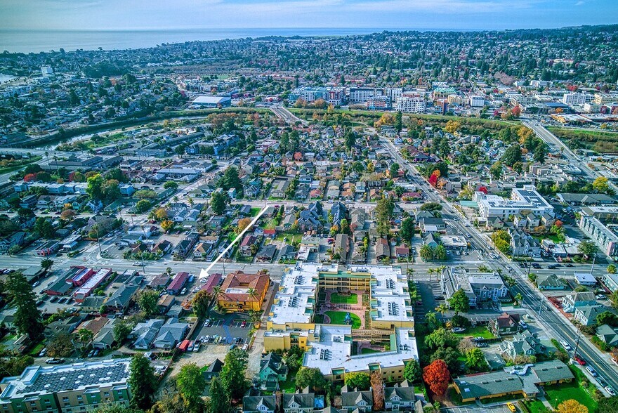 328 Ocean St, Santa Cruz, CA à vendre - Photo du bâtiment - Image 2 de 10