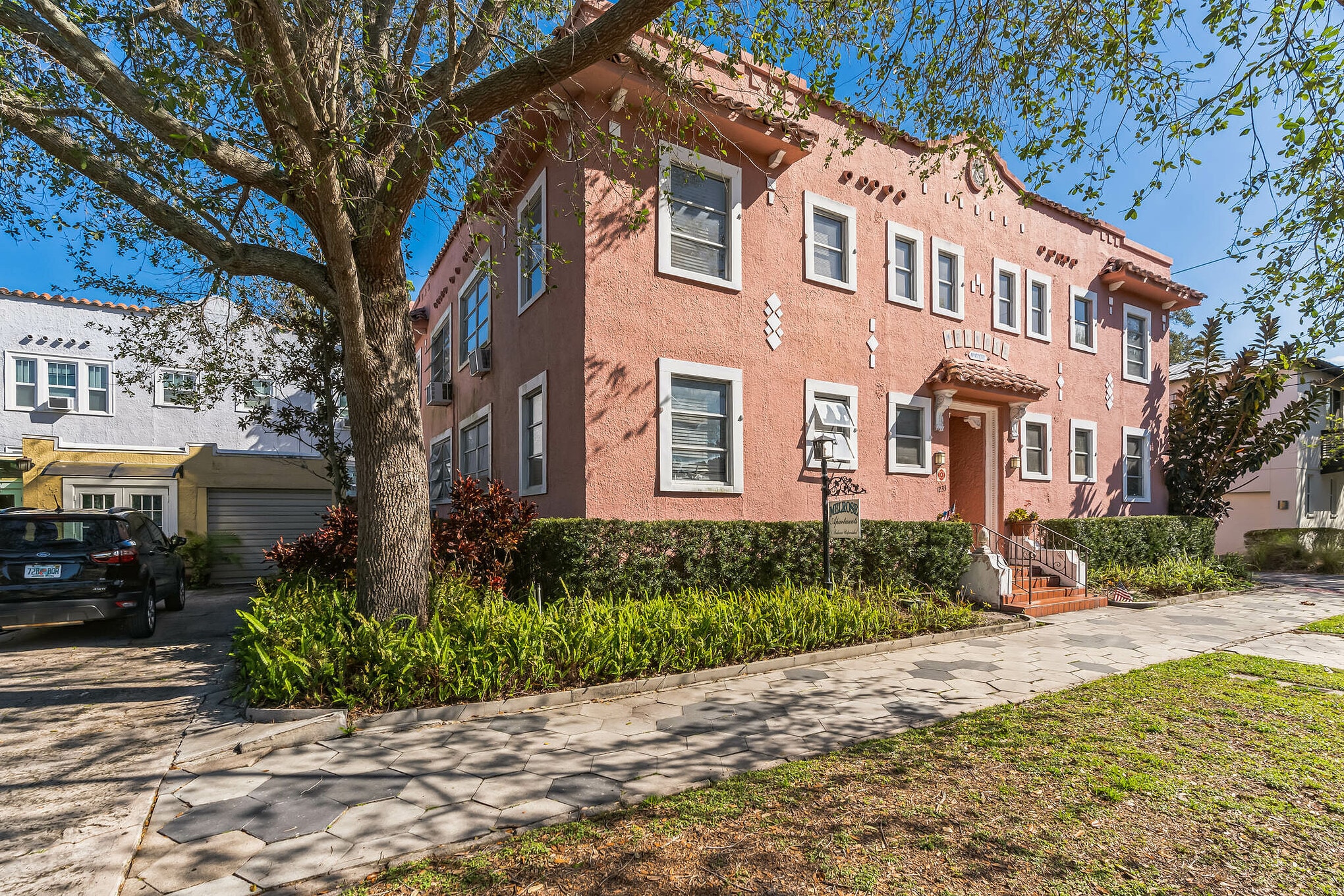 1233 Oak St NE, Saint Petersburg, FL for sale Primary Photo- Image 1 of 12