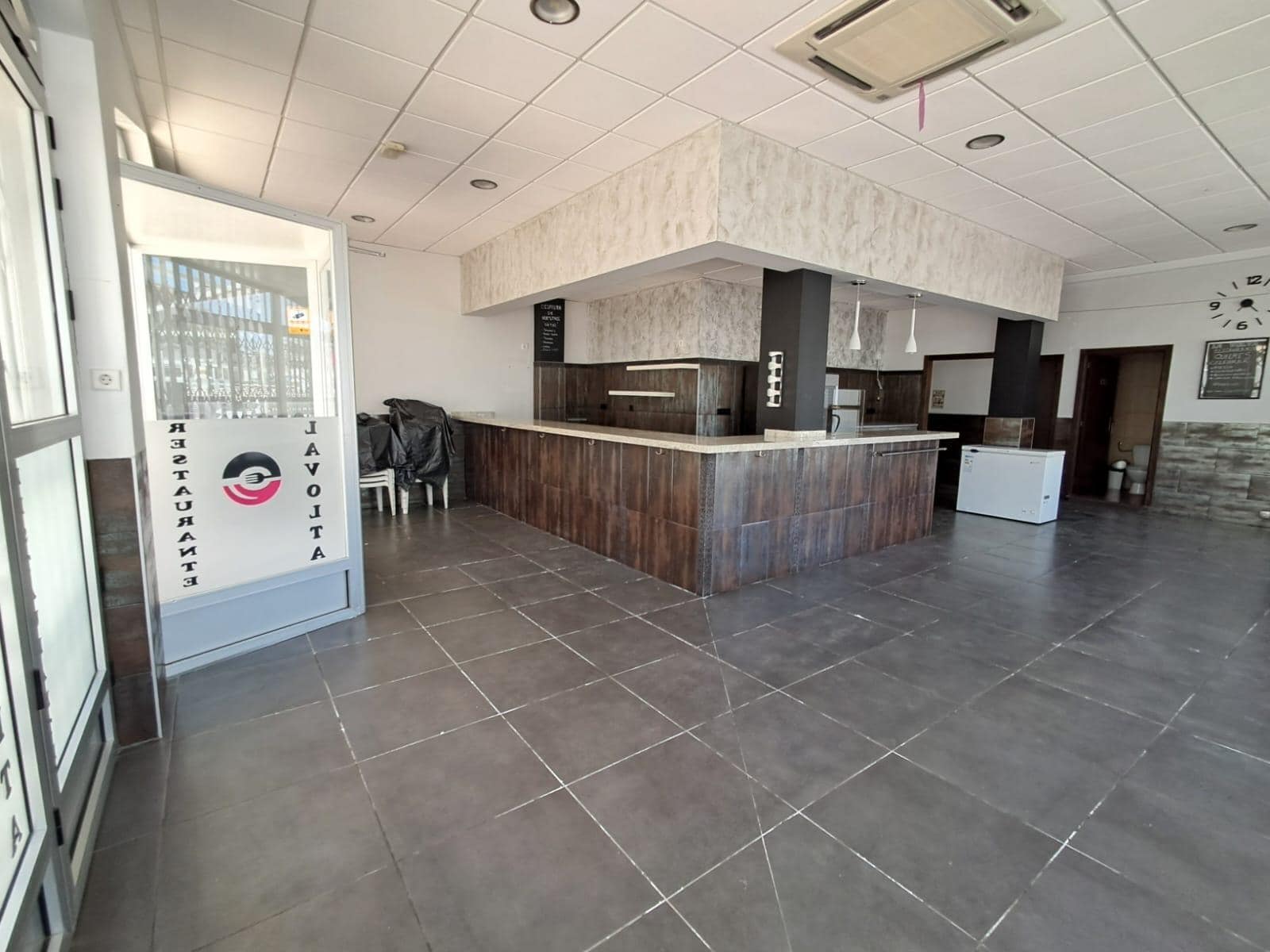 Retail in Santa Pola, Alicante for lease Interior Photo- Image 1 of 7
