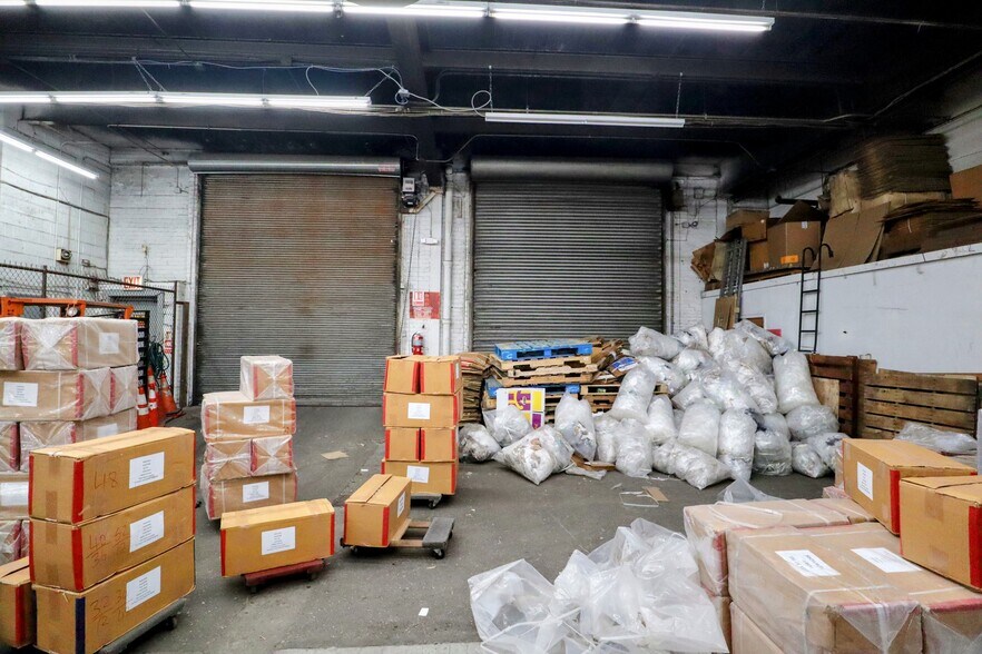 460 Troutman St, Brooklyn, NY à vendre - Photo du bâtiment - Image 3 de 8