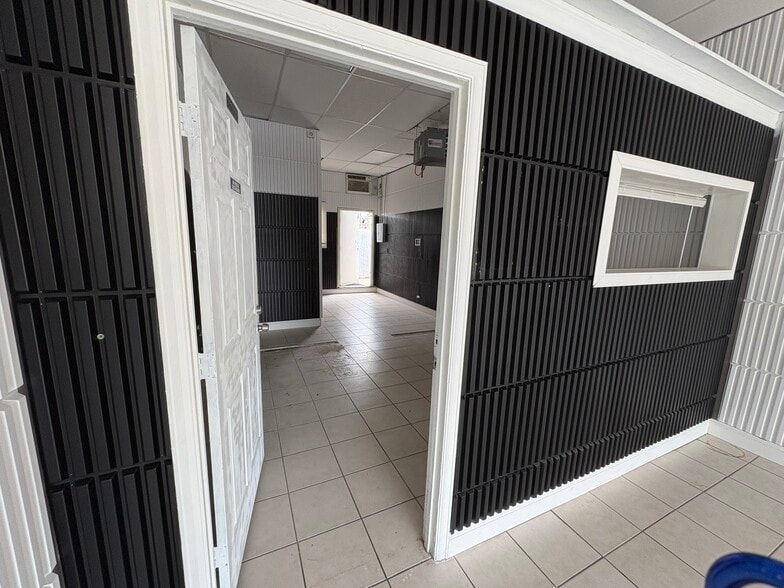 2870-2878 N Colorado Blvd, Denver, CO for lease - Building Photo - Image 3 of 6